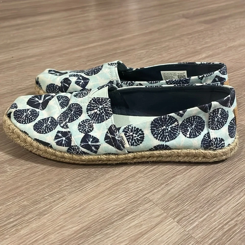 Tom’s Women ALPARGATA ROPE ESPADRILLE Flats Size 6.5 Blue Bohemian Granola Girl